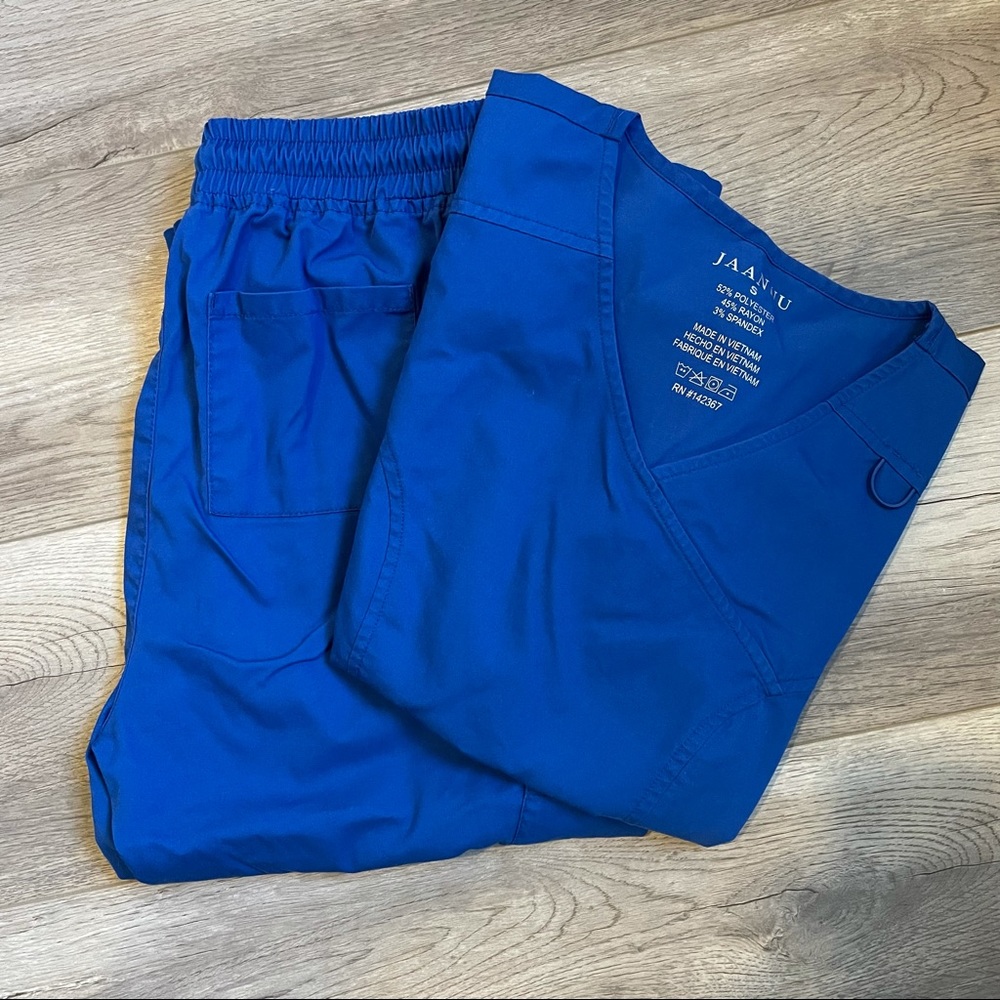 Jaanuu Scrub Set